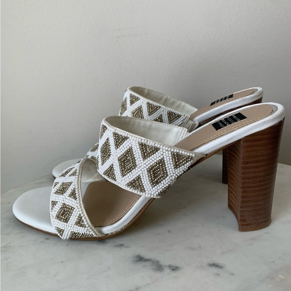 WHITE House Black Market, WHBM Jenna beaded two band Heels Size 8 - Picture 3 of 10